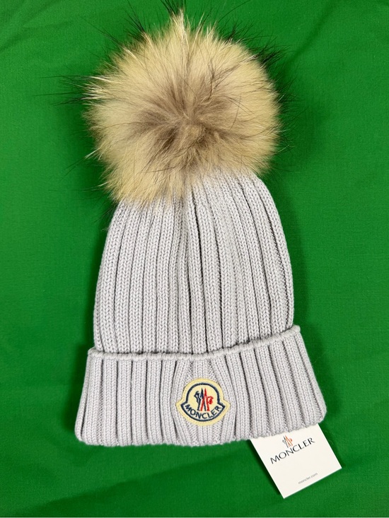 Moncler Accessories - Moncler Women’s Light Gray Knit Beanie w/ Pom Pom – New
